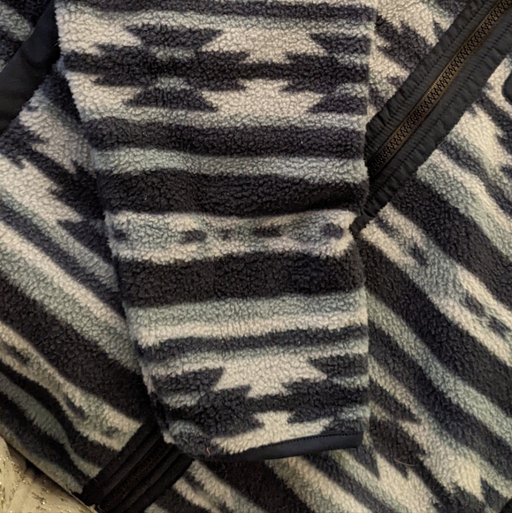 Old Navy Sherpa Jacket NWT - Picture 2 of 6